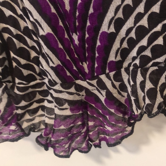 Nice 100% silk top. - Picture 4 of 7